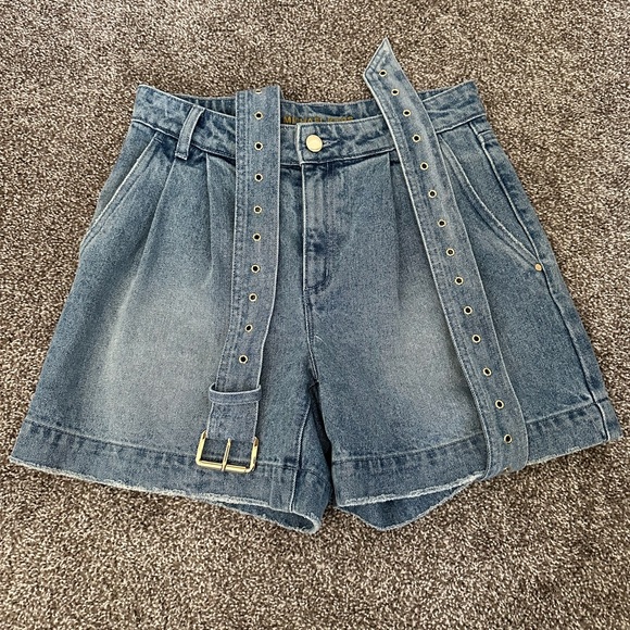 Michael Kors Belted Denim Shorts - Picture 7 of 8